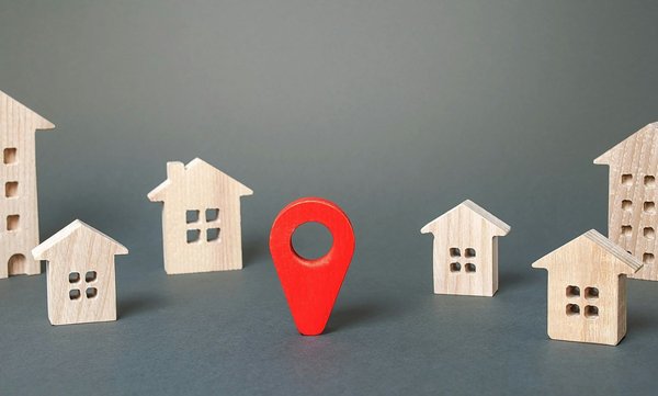 What are the best practices for managing and deploying infrastructure as code using Pulumi?